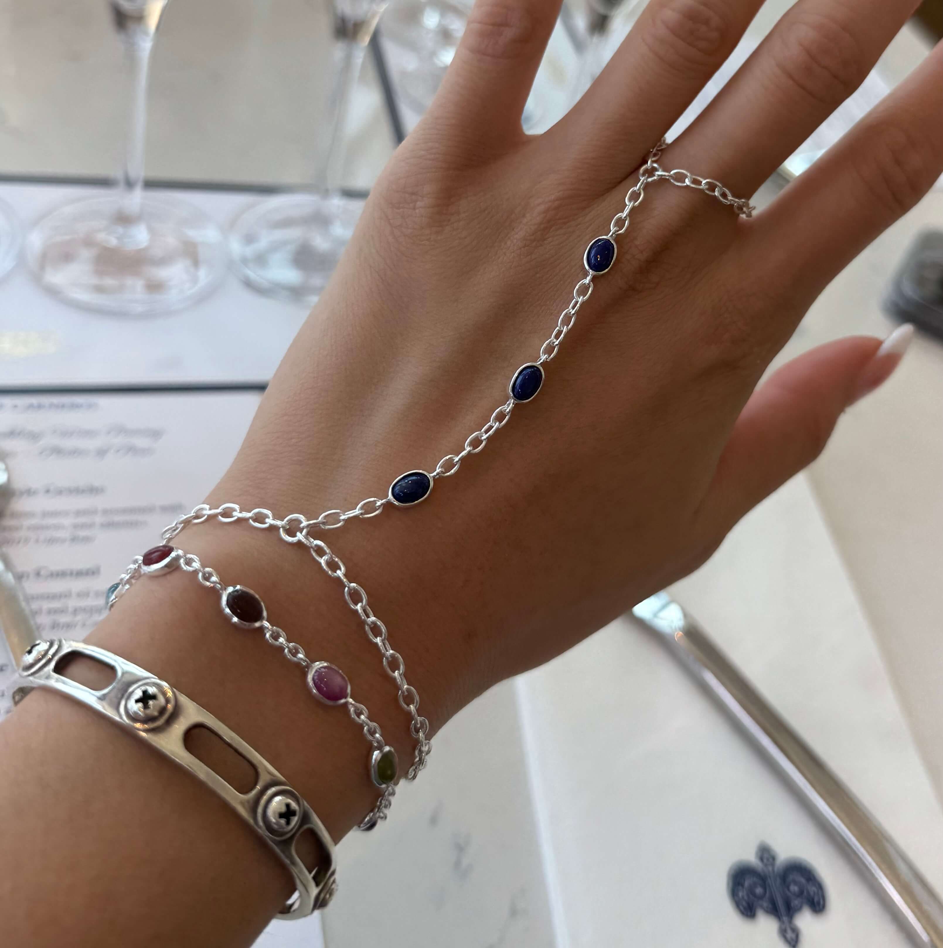 Handchain with mulitple stones